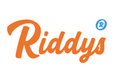 Der offizielle Riddys Marken-Schriftzug in einer kursiven, orangefarbenen Schrift mit weißer Kontur auf einem orangefarbenen Hintergrund. Das Logo repräsentiert die Marke für hochwertige Nahrungsergänzungsmittel für Hunde und Katzen.