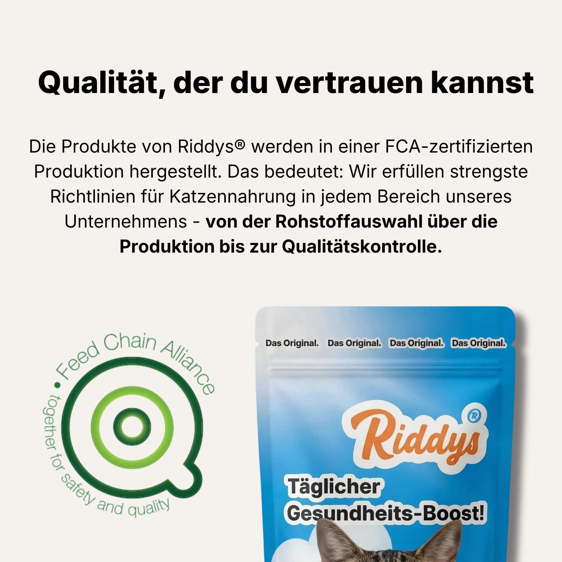 Dieses Bild trägt die Überschrift "Qualität, der du vertrauen kannst". Der Text erläutert, dass Riddys Produkte in einer FCA-zertifizierten Produktion hergestellt werden und strengste Richtlinien erfüllen. Abgebildet ist das grüne Logo der Feed Chain Alliance ("together for safety and quality") sowie ein Teil der orangefarbenen Produktverpackung für den "Täglicher Gesundheits-Boost!" für Katzen.